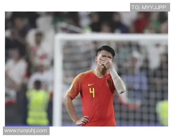 中国足球明星开法拉利引热议 展现豪华生活与球场风采 中国足球明星开法拉利引热议 展现豪华生活与球场风采